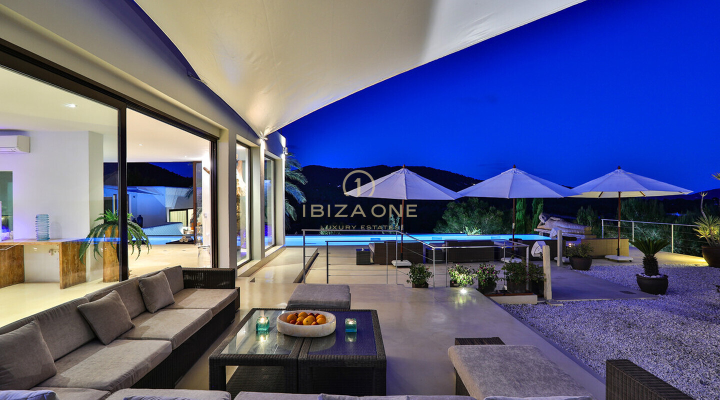 Moderne luxe vakantievilla te huur in de prestigieuze wijk Cala Jondal, Ibiza