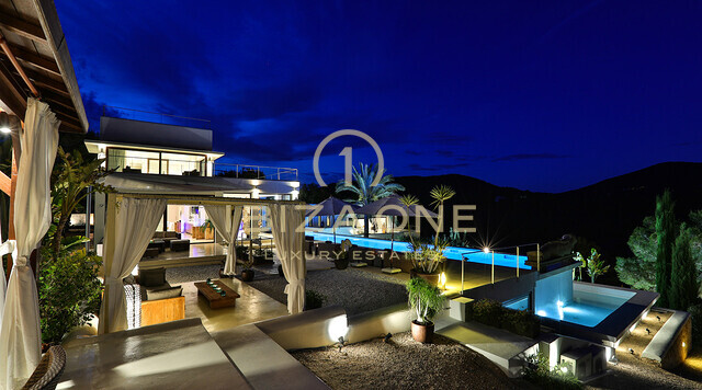 Villa de vacances de luxe moderne à louer dans le prestigieux quartier de Cala Jondal, Ibiza