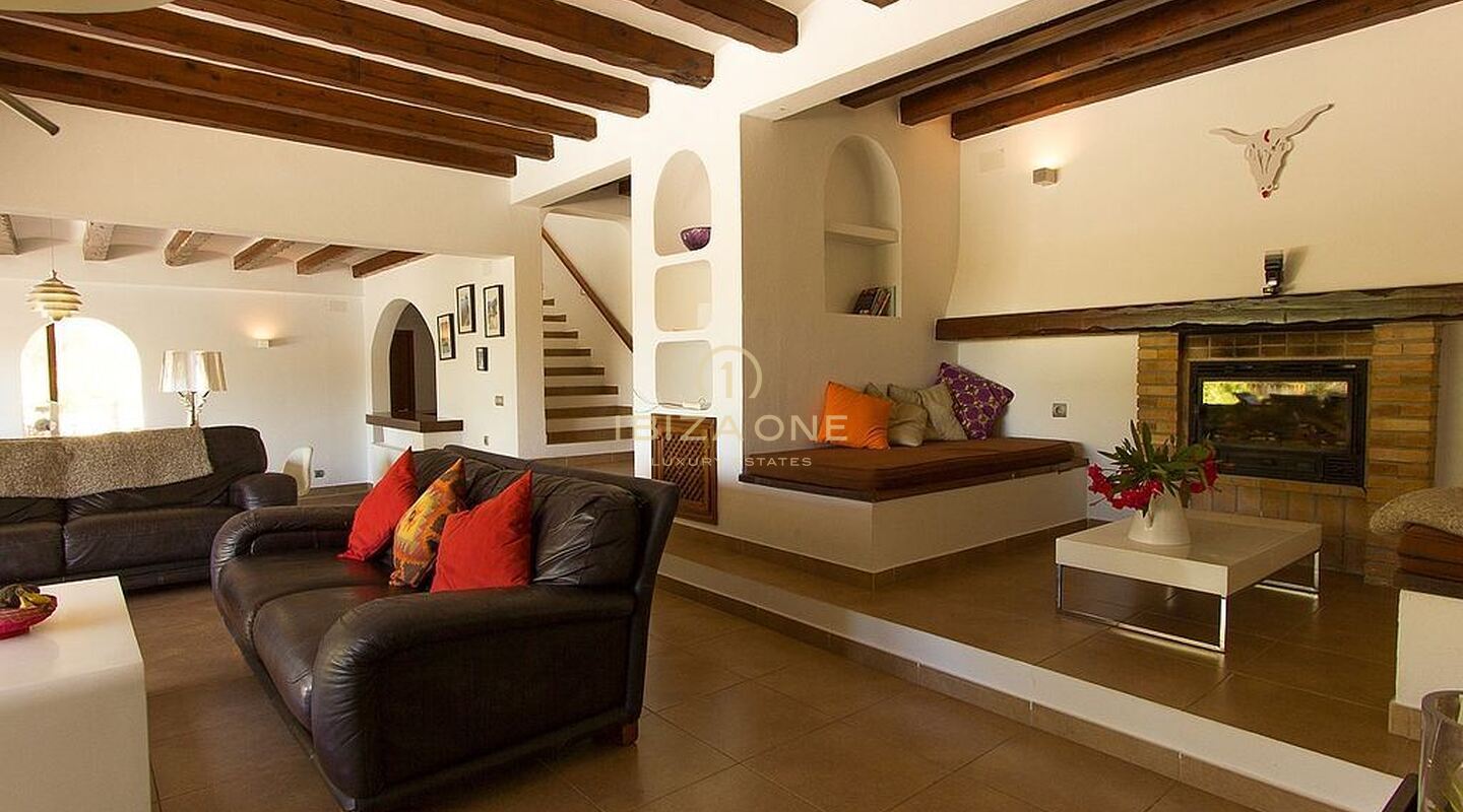 Elegante villa con pista de tenis privada, cerca de la playa en venta, Ibiza - Elegante villa con pista de tenis privada, cerca de la playa en alquiler, Ibiza