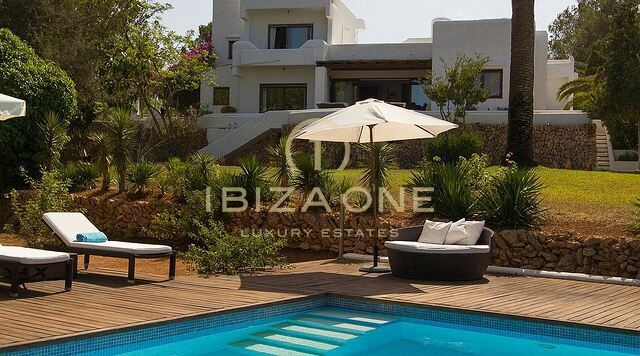 Elegante villa con pista de tenis privada, cerca de la playa en venta, Ibiza - Elegante villa con pista de tenis privada, cerca de la playa en alquiler, Ibiza