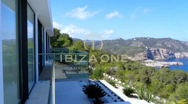 Villa design moderne avec vue sur la mer à 180º à vendre à Benirras, Ibiza - Villa design moderne avec vue sur la mer à 180º à louer à Benirras, Ibiza