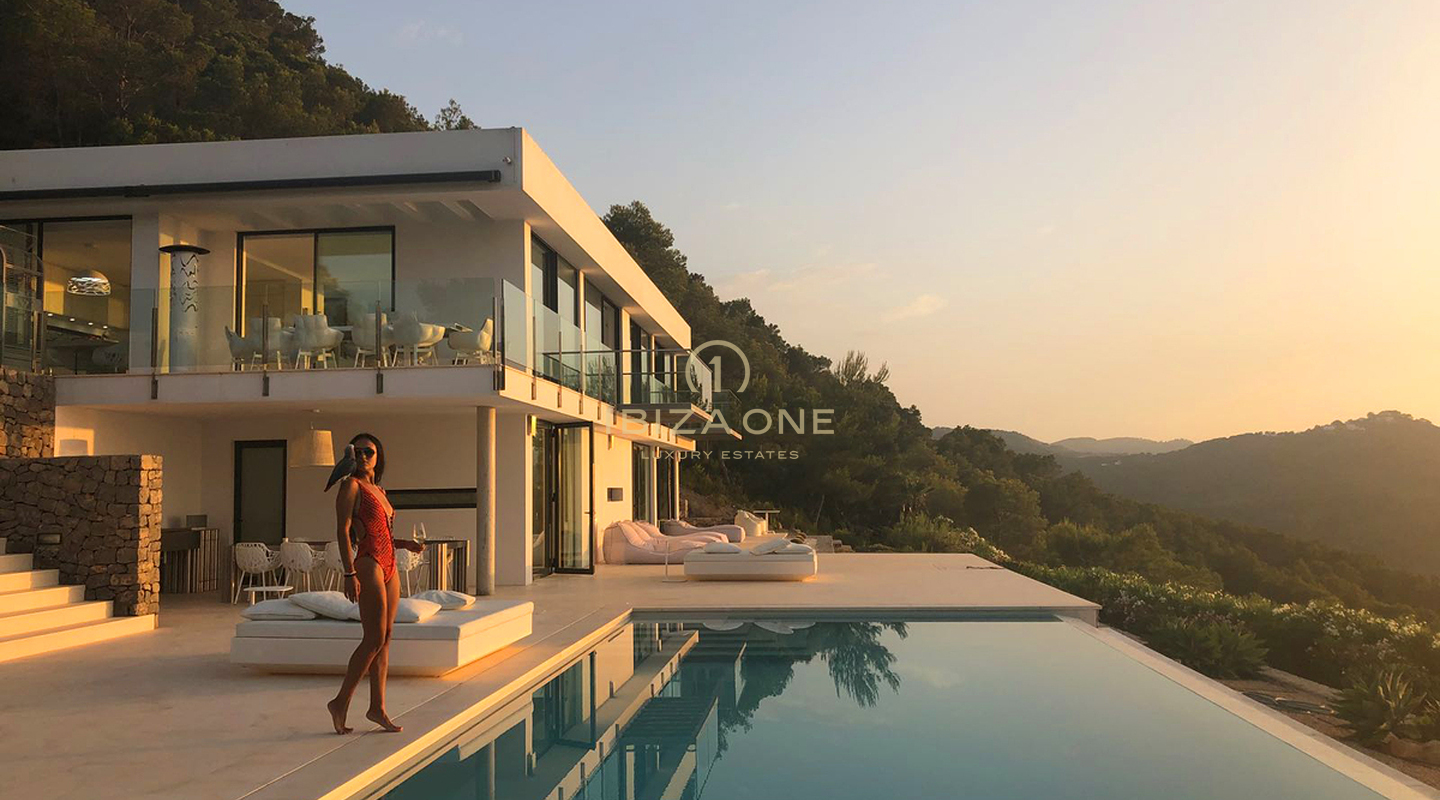 Villa design moderne avec vue sur la mer à 180º à vendre à Benirras, Ibiza - Villa design moderne avec vue sur la mer à 180º à louer à Benirras, Ibiza