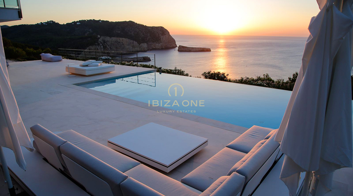 Villa design moderne avec vue sur la mer à 180º à vendre à Benirras, Ibiza - Villa design moderne avec vue sur la mer à 180º à louer à Benirras, Ibiza