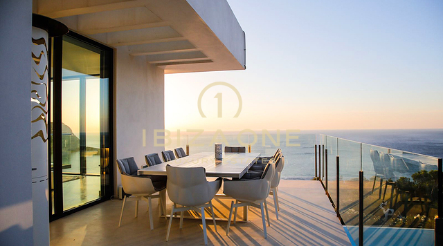 Villa de diseño moderno con vistas de 180º al mar en Benirras en venta, Ibiza - Villa de diseño moderno con vistas de 180º al mar en Benirras en alquiler, Ibiza