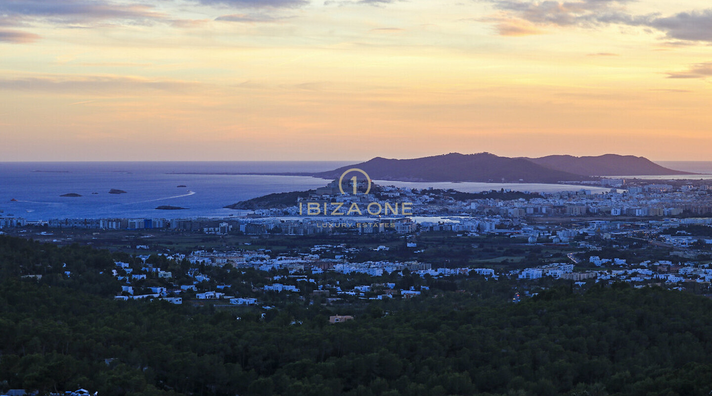 Zeer luxe villa in Jesus op een van de hoogste punten in Can Furnet met sensationeel uitzicht op de zee en de oude stad van Ibiza te koop, Ibiza - Zeer luxe villa in Jesus op een van de hoogste punten in Can Furnet met sensationeel uitzicht op de zee en de oude stad van Ibiza te huur, Ibiza