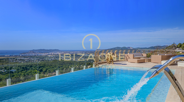 Villa molto lussuosa a Jesus, in uno dei punti più alti di Can Furnet, con vista sensazionale sul mare e sul centro storico di Ibiza, in vendita, Ibiza - Villa molto lussuosa a Jesus, in uno dei punti più alti di Can Furnet, con vista sensazionale sul mare e sul centro storico di Ibiza, in affitto, Ibiza
