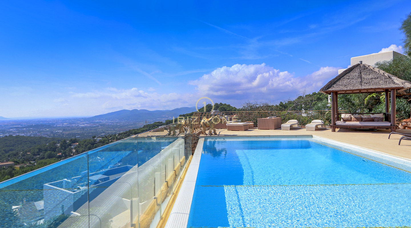 Zeer luxe villa in Jesus op een van de hoogste punten in Can Furnet met sensationeel uitzicht op de zee en de oude stad van Ibiza te koop, Ibiza - Zeer luxe villa in Jesus op een van de hoogste punten in Can Furnet met sensationeel uitzicht op de zee en de oude stad van Ibiza te huur, Ibiza