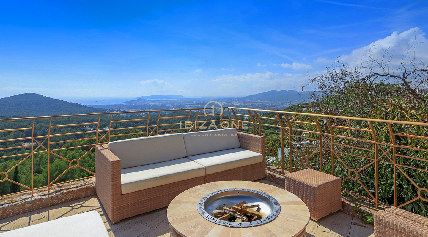 Very luxurious villa in Jesus on one of the highest points in Can Furnet with sensational views of the sea and the old town of Ibiza for sale, Ibiza - Very luxurious villa in Jesus on one of the highest points in Can Furnet with sensational views of the sea and the old town of Ibiza for rent, Ibiza
