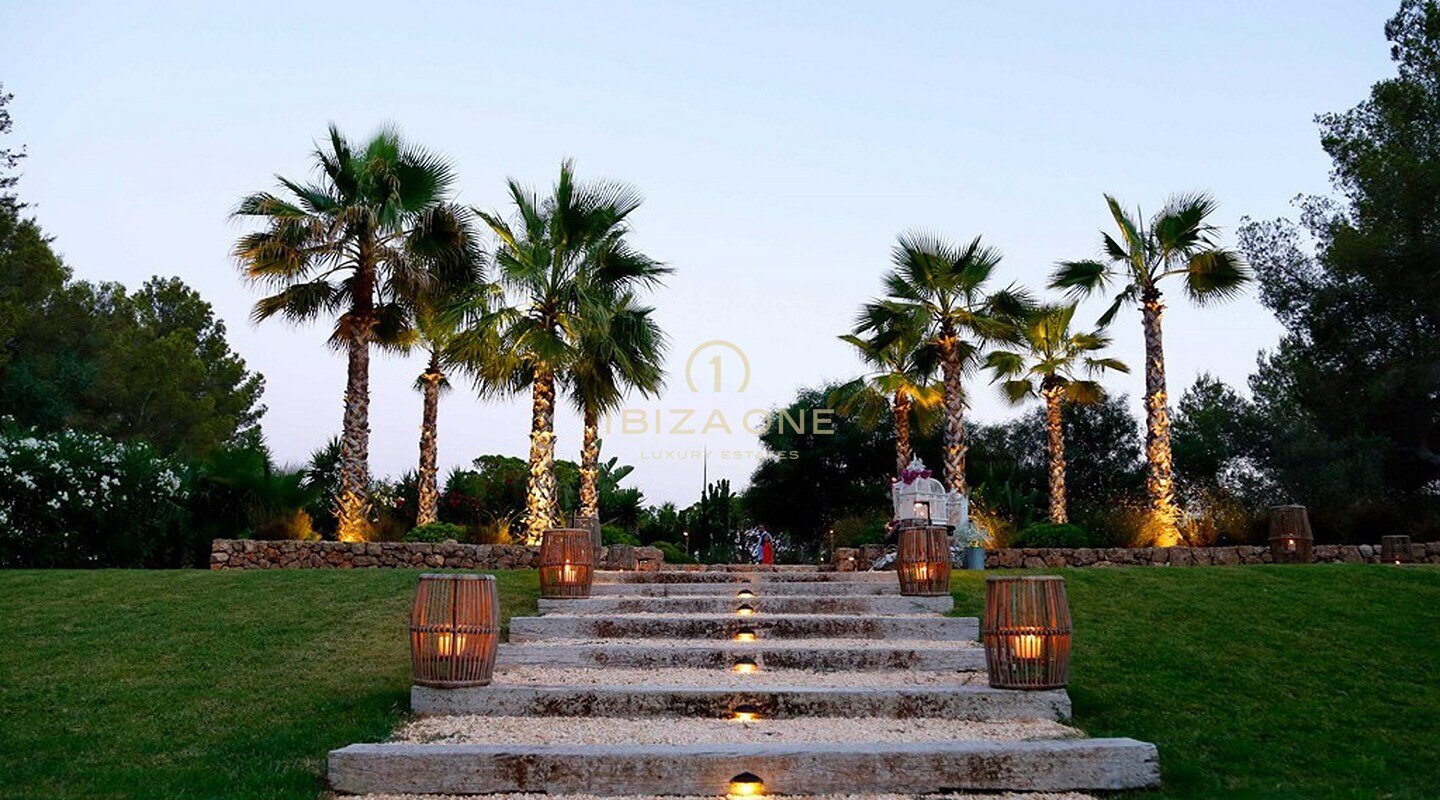 Magnifique propriété de luxe à Ibiza avec 5 maisons + 4 piscines + court de tennis sur 180.000m2 de terrain clôturé à vendre, Ibiza - Magnifique propriété de luxe à Ibiza avec 5 maisons + 4 piscines + court de tennis sur 180.000m2 de terrain clôturé à louer, Ibiza