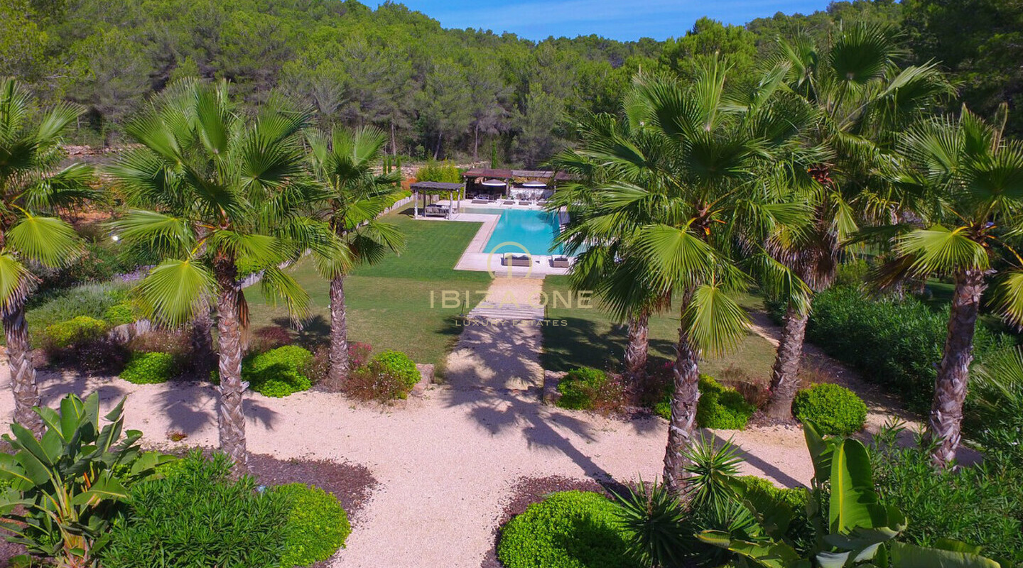 Prachtig luxe onroerend goed op Ibiza met 5 huizen + 4 zwembaden + tennisbaan op 180.000m2 omheind terrein te koop, Ibiza - Prachtig luxe onroerend goed op Ibiza met 5 huizen + 4 zwembaden + tennisbaan op 180.000m2 omheind terrein te huur, Ibiza