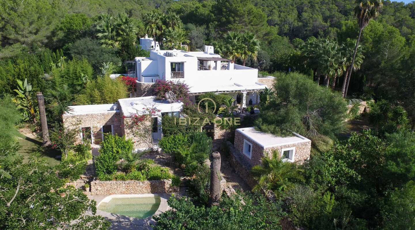 Magnifique propriété de luxe à Ibiza avec 5 maisons + 4 piscines + court de tennis sur 180.000m2 de terrain clôturé à vendre, Ibiza - Magnifique propriété de luxe à Ibiza avec 5 maisons + 4 piscines + court de tennis sur 180.000m2 de terrain clôturé à louer, Ibiza
