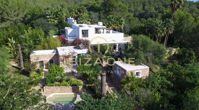 Magnifique propriété de luxe à Ibiza avec 5 maisons + 4 piscines + court de tennis sur 180.000m2 de terrain clôturé à vendre, Ibiza - Magnifique propriété de luxe à Ibiza avec 5 maisons + 4 piscines + court de tennis sur 180.000m2 de terrain clôturé à louer, Ibiza