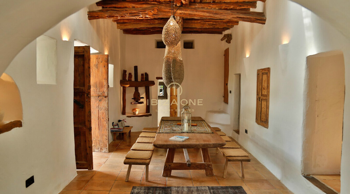 Magnifique propriété de luxe à Ibiza avec 5 maisons + 4 piscines + court de tennis sur 180.000m2 de terrain clôturé à vendre, Ibiza - Magnifique propriété de luxe à Ibiza avec 5 maisons + 4 piscines + court de tennis sur 180.000m2 de terrain clôturé à louer, Ibiza