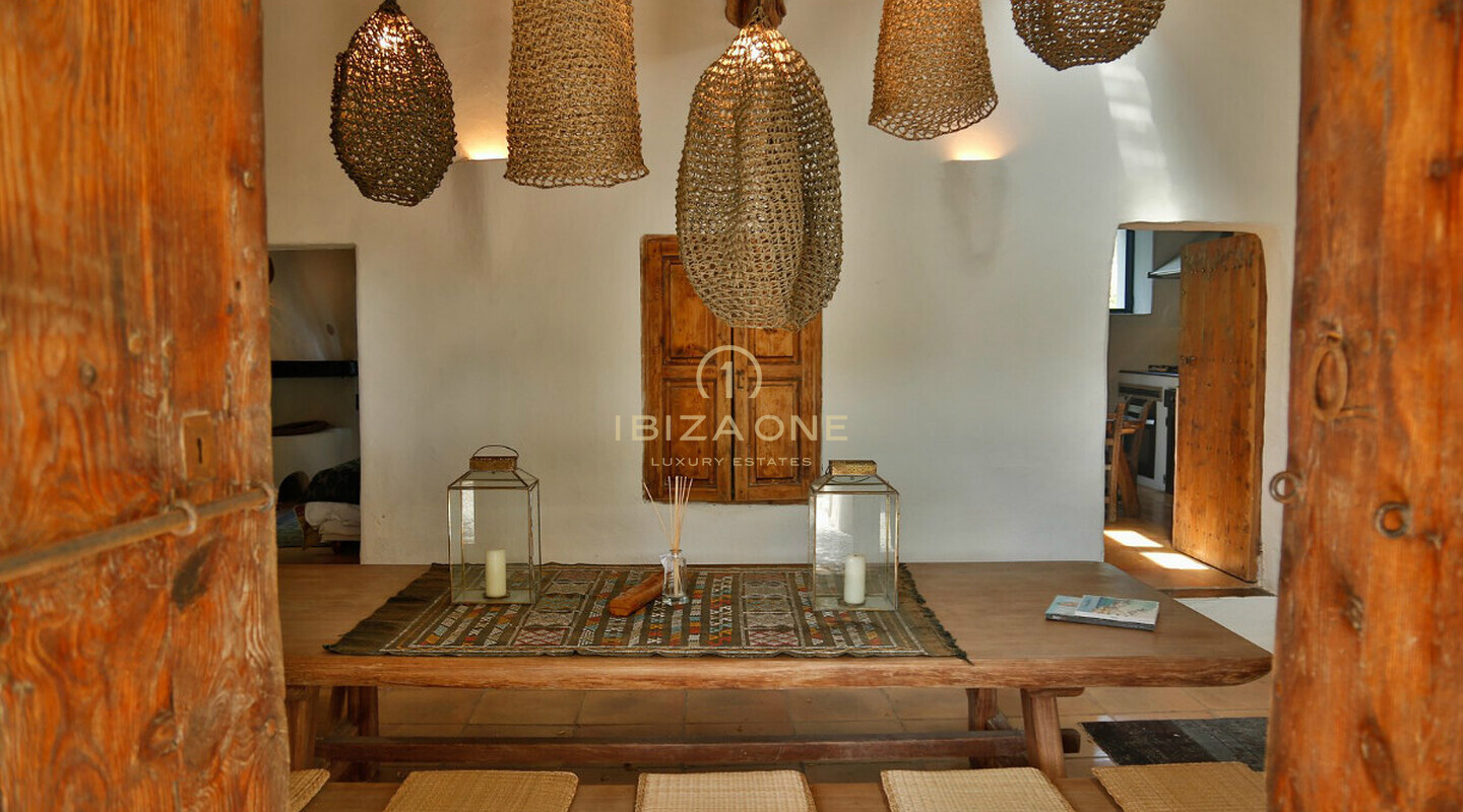 Prachtig luxe onroerend goed op Ibiza met 5 huizen + 4 zwembaden + tennisbaan op 180.000m2 omheind terrein te koop, Ibiza - Prachtig luxe onroerend goed op Ibiza met 5 huizen + 4 zwembaden + tennisbaan op 180.000m2 omheind terrein te huur, Ibiza