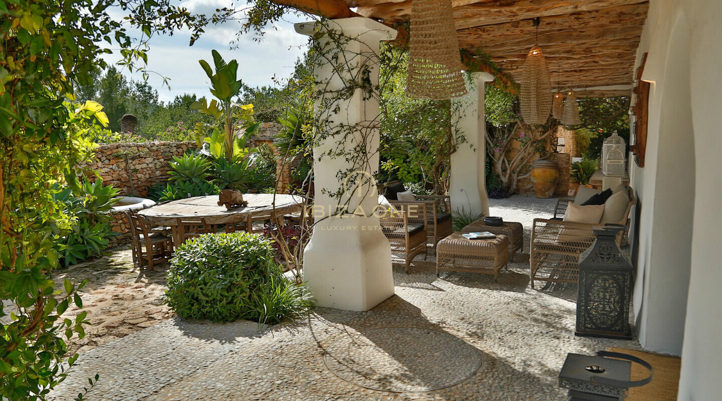 Prachtig luxe onroerend goed op Ibiza met 5 huizen + 4 zwembaden + tennisbaan op 180.000m2 omheind terrein te koop, Ibiza - Prachtig luxe onroerend goed op Ibiza met 5 huizen + 4 zwembaden + tennisbaan op 180.000m2 omheind terrein te huur, Ibiza