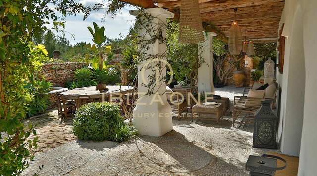 Prachtig luxe onroerend goed op Ibiza met 5 huizen + 4 zwembaden + tennisbaan op 180.000m2 omheind terrein te koop, Ibiza - Prachtig luxe onroerend goed op Ibiza met 5 huizen + 4 zwembaden + tennisbaan op 180.000m2 omheind terrein te huur, Ibiza