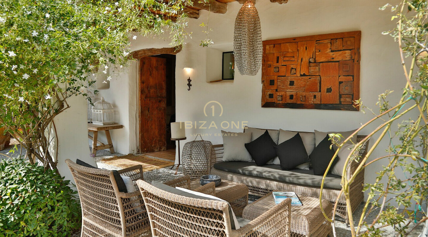 Prachtig luxe onroerend goed op Ibiza met 5 huizen + 4 zwembaden + tennisbaan op 180.000m2 omheind terrein te koop, Ibiza - Prachtig luxe onroerend goed op Ibiza met 5 huizen + 4 zwembaden + tennisbaan op 180.000m2 omheind terrein te huur, Ibiza