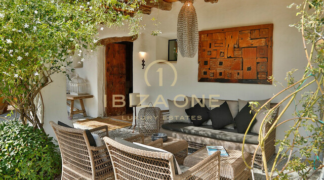 Prachtig luxe onroerend goed op Ibiza met 5 huizen + 4 zwembaden + tennisbaan op 180.000m2 omheind terrein te koop, Ibiza - Prachtig luxe onroerend goed op Ibiza met 5 huizen + 4 zwembaden + tennisbaan op 180.000m2 omheind terrein te huur, Ibiza