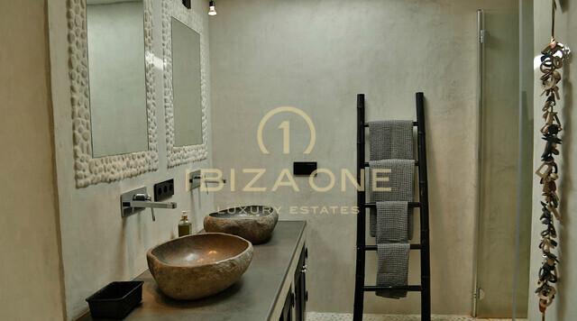 Prachtig luxe onroerend goed op Ibiza met 5 huizen + 4 zwembaden + tennisbaan op 180.000m2 omheind terrein te koop, Ibiza - Prachtig luxe onroerend goed op Ibiza met 5 huizen + 4 zwembaden + tennisbaan op 180.000m2 omheind terrein te huur, Ibiza