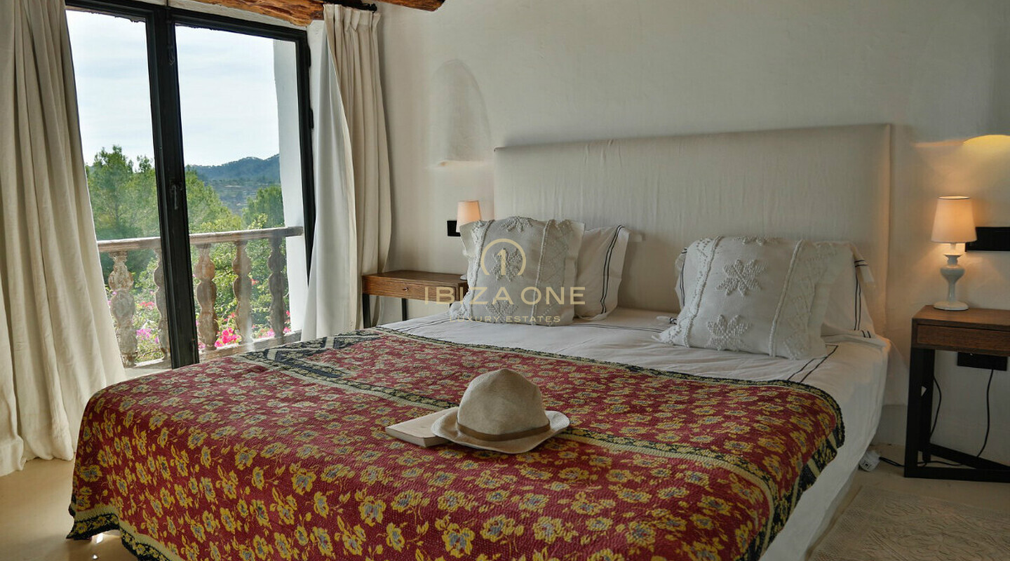 Magnifique propriété de luxe à Ibiza avec 5 maisons + 4 piscines + court de tennis sur 180.000m2 de terrain clôturé à vendre, Ibiza - Magnifique propriété de luxe à Ibiza avec 5 maisons + 4 piscines + court de tennis sur 180.000m2 de terrain clôturé à louer, Ibiza