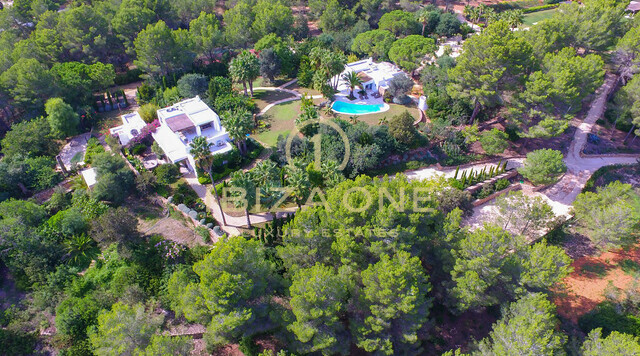 Magnifique propriété de luxe à Ibiza avec 5 maisons + 4 piscines + court de tennis sur 180.000m2 de terrain clôturé à vendre, Ibiza - Magnifique propriété de luxe à Ibiza avec 5 maisons + 4 piscines + court de tennis sur 180.000m2 de terrain clôturé à louer, Ibiza