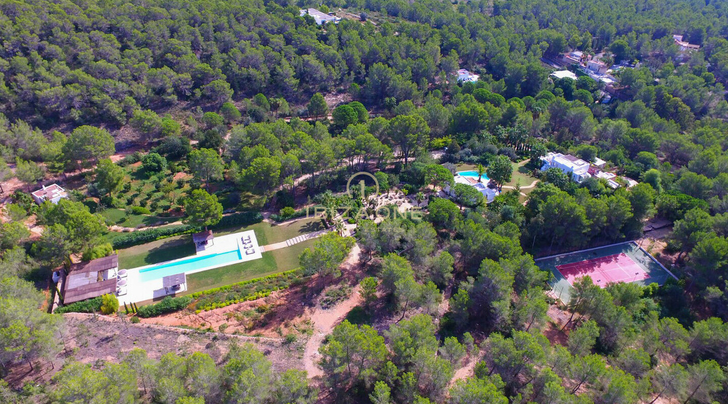 Magnifique propriété de luxe à Ibiza avec 5 maisons + 4 piscines + court de tennis sur 180.000m2 de terrain clôturé à vendre, Ibiza - Magnifique propriété de luxe à Ibiza avec 5 maisons + 4 piscines + court de tennis sur 180.000m2 de terrain clôturé à louer, Ibiza