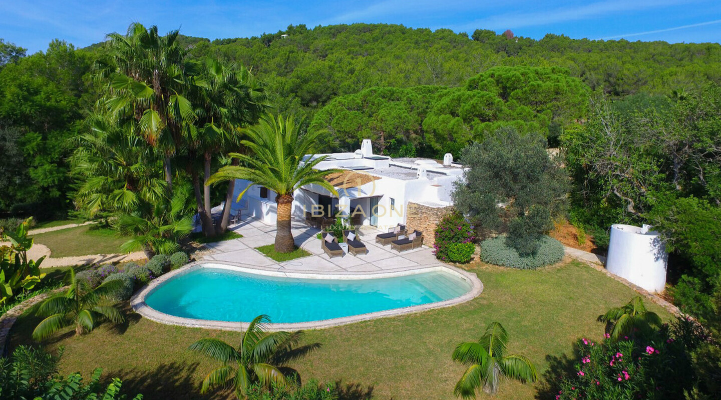 Magnifica proprietà di lusso a Ibiza con 5 case + 4 piscine + campo da tennis su 180.000 m2 di terreno recintato in vendita, Ibiza - Magnifica proprietà di lusso a Ibiza con 5 case + 4 piscine + campo da tennis su 180.000 m2 di terreno recintato in affitto, Ibiza