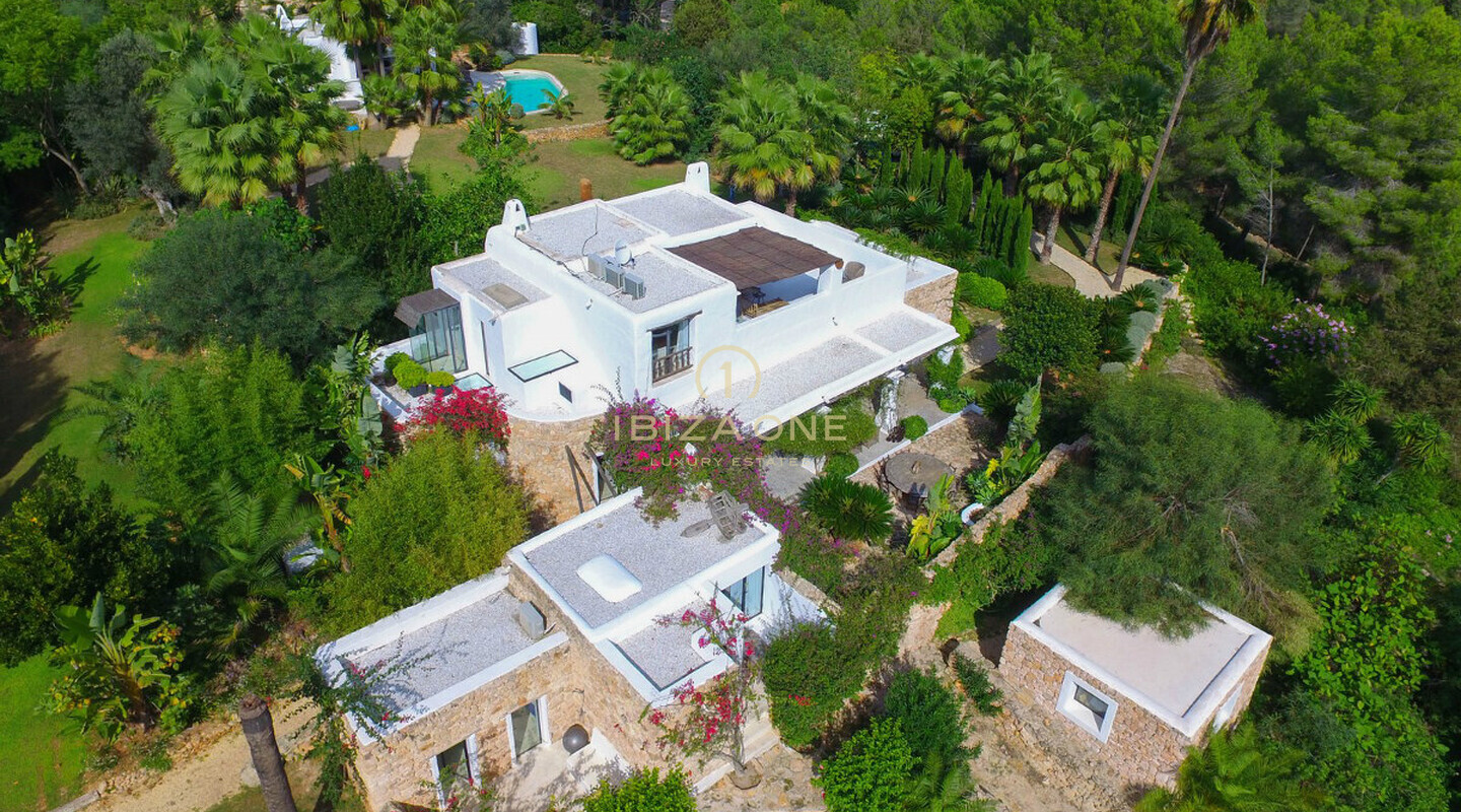 Prachtig luxe onroerend goed op Ibiza met 5 huizen + 4 zwembaden + tennisbaan op 180.000m2 omheind terrein te koop, Ibiza - Prachtig luxe onroerend goed op Ibiza met 5 huizen + 4 zwembaden + tennisbaan op 180.000m2 omheind terrein te huur, Ibiza