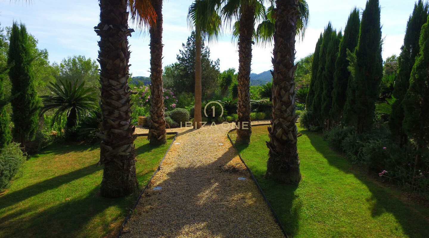 Magnifica proprietà di lusso a Ibiza con 5 case + 4 piscine + campo da tennis su 180.000 m2 di terreno recintato in vendita, Ibiza - Magnifica proprietà di lusso a Ibiza con 5 case + 4 piscine + campo da tennis su 180.000 m2 di terreno recintato in affitto, Ibiza