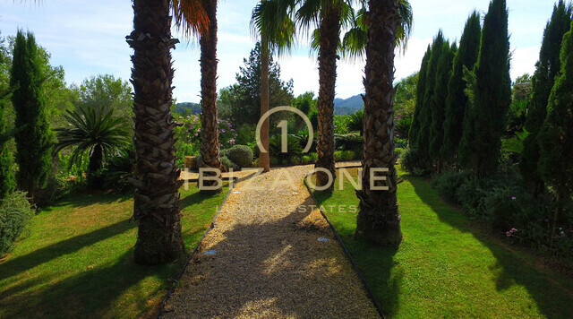 Magnifique propriété de luxe à Ibiza avec 5 maisons + 4 piscines + court de tennis sur 180.000m2 de terrain clôturé à vendre, Ibiza - Magnifique propriété de luxe à Ibiza avec 5 maisons + 4 piscines + court de tennis sur 180.000m2 de terrain clôturé à louer, Ibiza