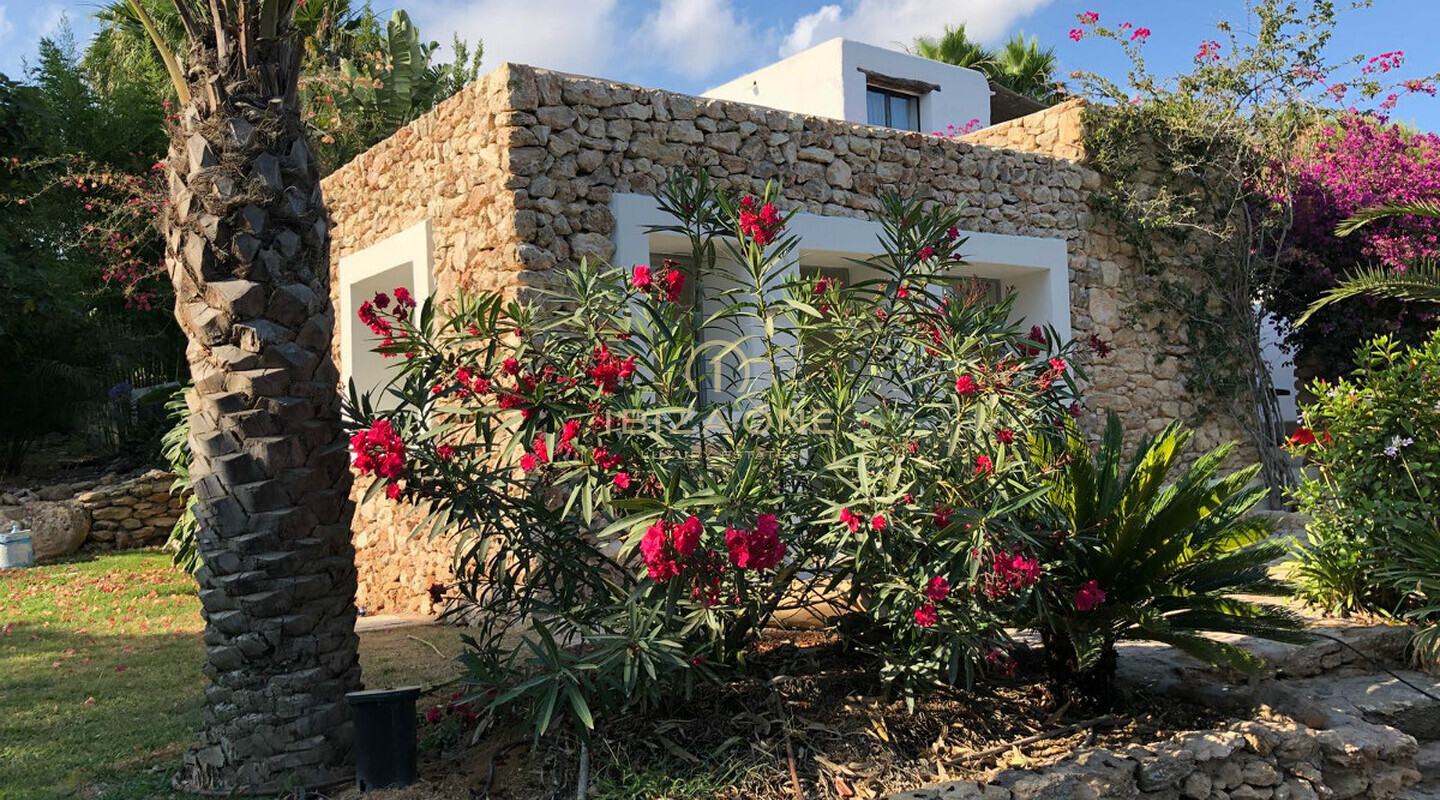 Magnifique propriété de luxe à Ibiza avec 5 maisons + 4 piscines + court de tennis sur 180.000m2 de terrain clôturé à vendre, Ibiza - Magnifique propriété de luxe à Ibiza avec 5 maisons + 4 piscines + court de tennis sur 180.000m2 de terrain clôturé à louer, Ibiza