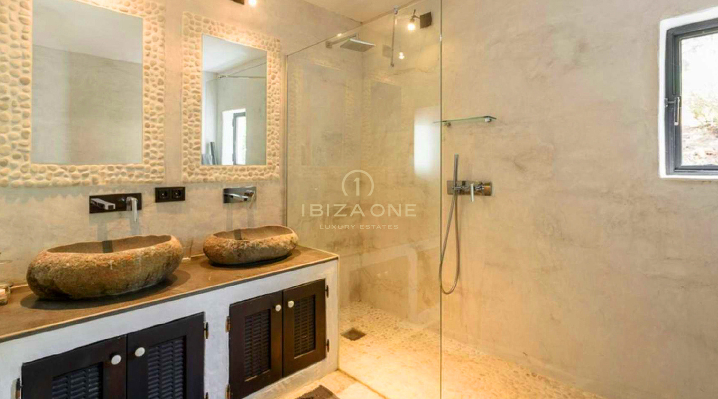 Magnifique propriété de luxe à Ibiza avec 5 maisons + 4 piscines + court de tennis sur 180.000m2 de terrain clôturé à vendre, Ibiza - Magnifique propriété de luxe à Ibiza avec 5 maisons + 4 piscines + court de tennis sur 180.000m2 de terrain clôturé à louer, Ibiza