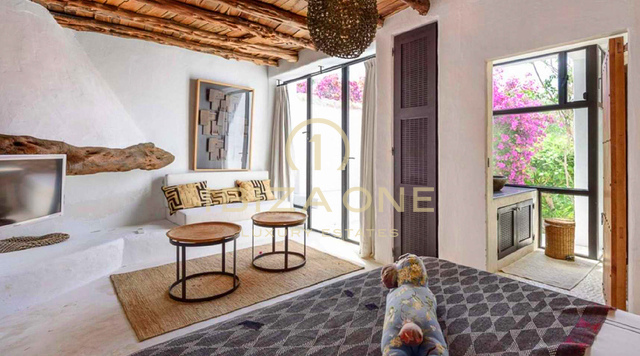 Magnifique propriété de luxe à Ibiza avec 5 maisons + 4 piscines + court de tennis sur 180.000m2 de terrain clôturé à vendre, Ibiza - Magnifique propriété de luxe à Ibiza avec 5 maisons + 4 piscines + court de tennis sur 180.000m2 de terrain clôturé à louer, Ibiza