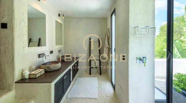 Magnifique propriété de luxe à Ibiza avec 5 maisons + 4 piscines + court de tennis sur 180.000m2 de terrain clôturé à vendre, Ibiza - Magnifique propriété de luxe à Ibiza avec 5 maisons + 4 piscines + court de tennis sur 180.000m2 de terrain clôturé à louer, Ibiza