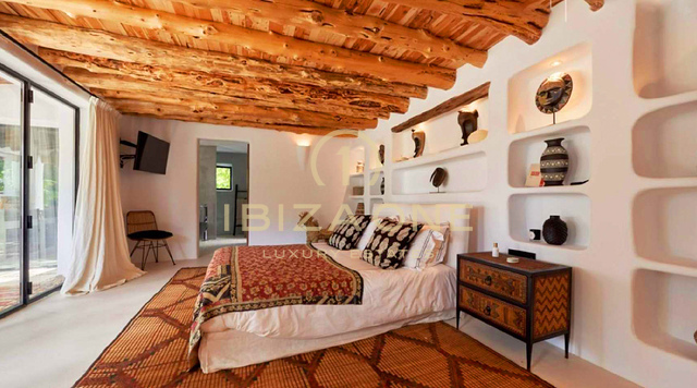 Prachtig luxe onroerend goed op Ibiza met 5 huizen + 4 zwembaden + tennisbaan op 180.000m2 omheind terrein te koop, Ibiza - Prachtig luxe onroerend goed op Ibiza met 5 huizen + 4 zwembaden + tennisbaan op 180.000m2 omheind terrein te huur, Ibiza