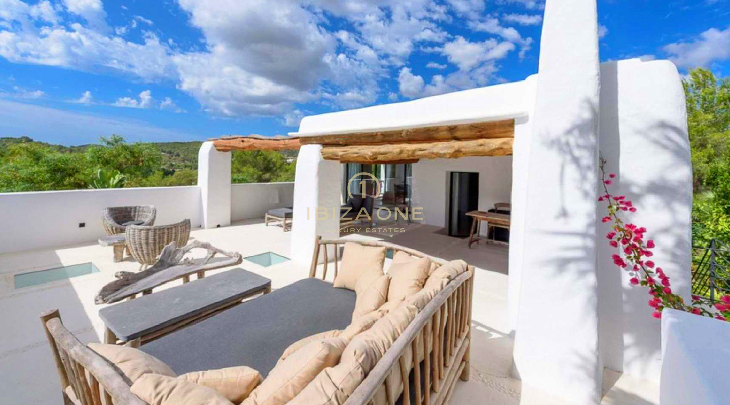 Prachtig luxe onroerend goed op Ibiza met 5 huizen + 4 zwembaden + tennisbaan op 180.000m2 omheind terrein te koop, Ibiza - Prachtig luxe onroerend goed op Ibiza met 5 huizen + 4 zwembaden + tennisbaan op 180.000m2 omheind terrein te huur, Ibiza