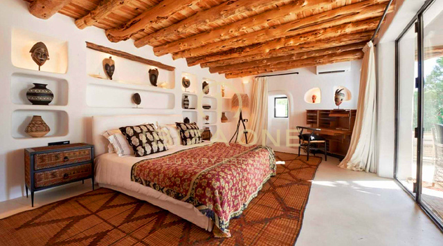 Magnifique propriété de luxe à Ibiza avec 5 maisons + 4 piscines + court de tennis sur 180.000m2 de terrain clôturé à vendre, Ibiza - Magnifique propriété de luxe à Ibiza avec 5 maisons + 4 piscines + court de tennis sur 180.000m2 de terrain clôturé à louer, Ibiza