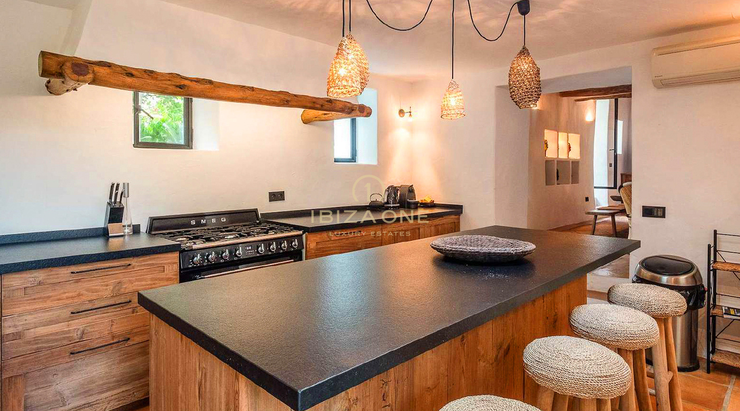 Prachtig luxe onroerend goed op Ibiza met 5 huizen + 4 zwembaden + tennisbaan op 180.000m2 omheind terrein te koop, Ibiza - Prachtig luxe onroerend goed op Ibiza met 5 huizen + 4 zwembaden + tennisbaan op 180.000m2 omheind terrein te huur, Ibiza