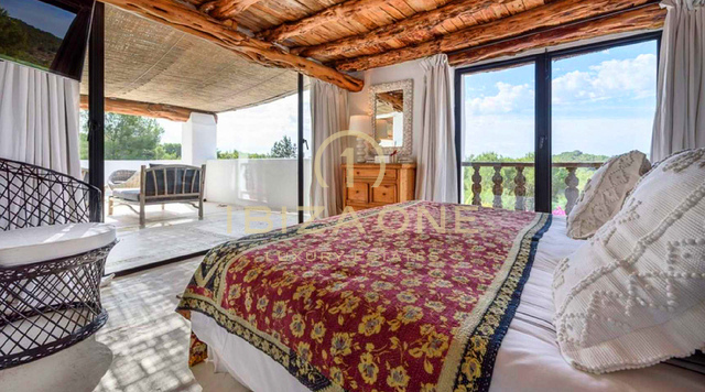 Magnifique propriété de luxe à Ibiza avec 5 maisons + 4 piscines + court de tennis sur 180.000m2 de terrain clôturé à vendre, Ibiza - Magnifique propriété de luxe à Ibiza avec 5 maisons + 4 piscines + court de tennis sur 180.000m2 de terrain clôturé à louer, Ibiza