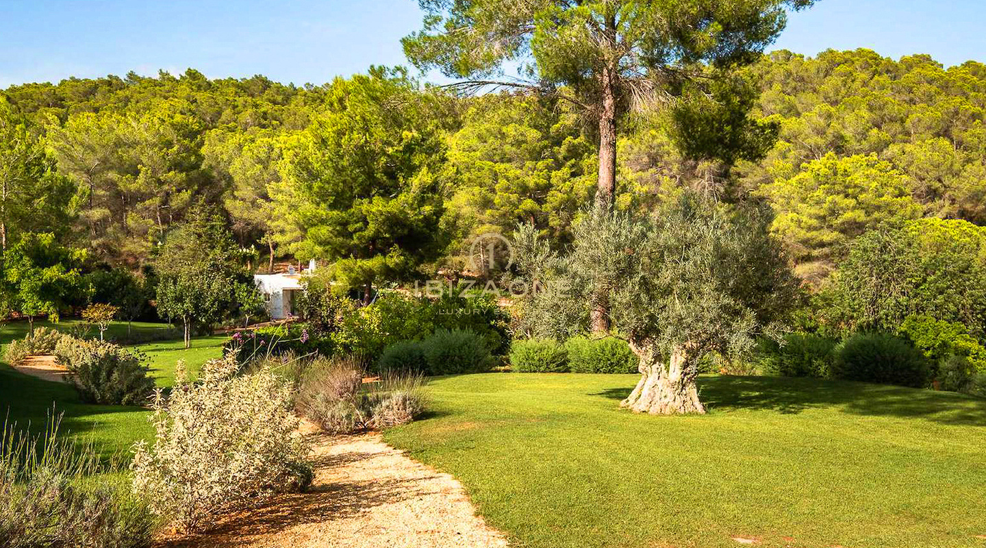 Magnifique propriété de luxe à Ibiza avec 5 maisons + 4 piscines + court de tennis sur 180.000m2 de terrain clôturé à vendre, Ibiza - Magnifique propriété de luxe à Ibiza avec 5 maisons + 4 piscines + court de tennis sur 180.000m2 de terrain clôturé à louer, Ibiza