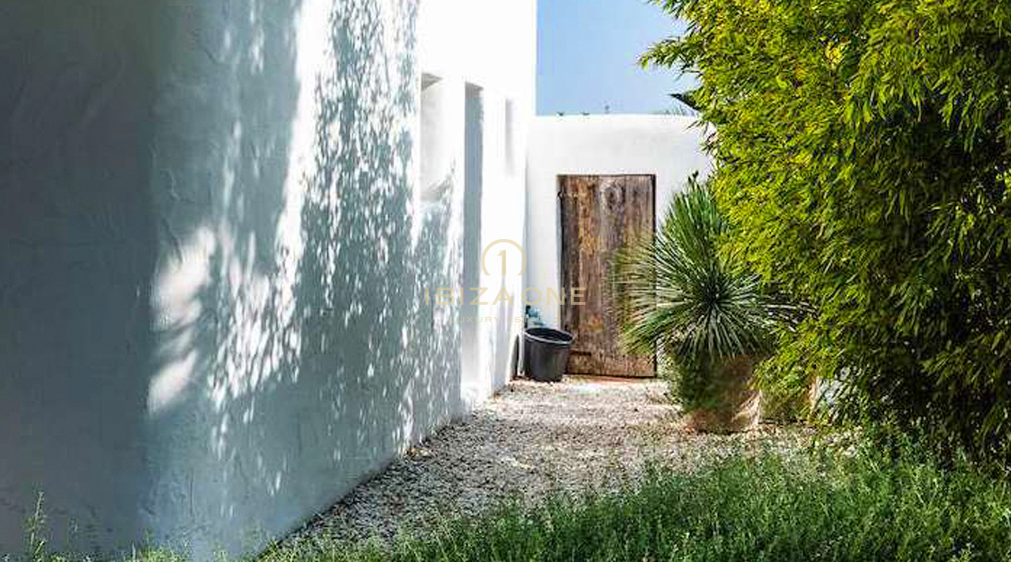 Prachtig luxe onroerend goed op Ibiza met 5 huizen + 4 zwembaden + tennisbaan op 180.000m2 omheind terrein te koop, Ibiza - Prachtig luxe onroerend goed op Ibiza met 5 huizen + 4 zwembaden + tennisbaan op 180.000m2 omheind terrein te huur, Ibiza