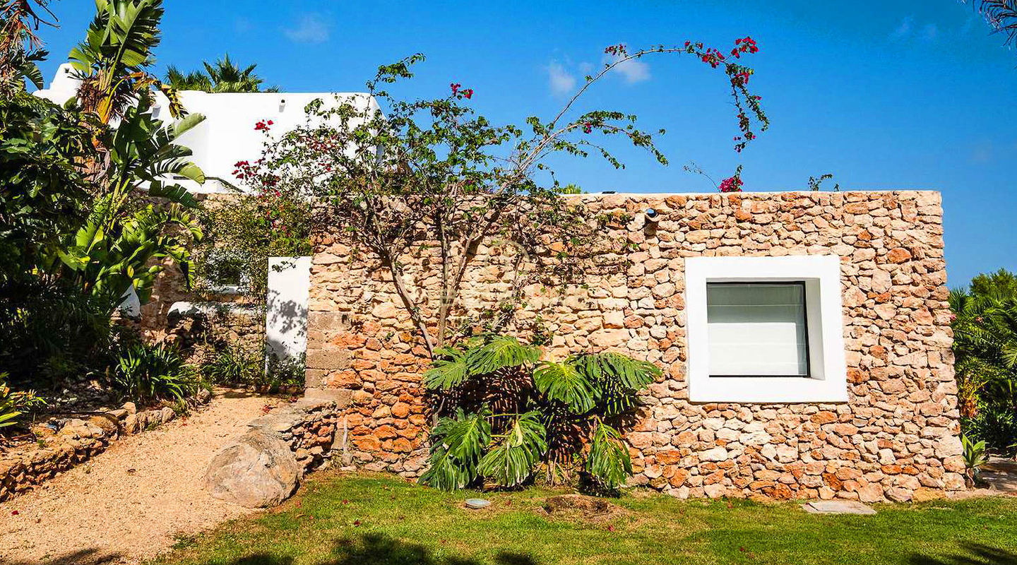 Magnifica proprietà di lusso a Ibiza con 5 case + 4 piscine + campo da tennis su 180.000 m2 di terreno recintato in vendita, Ibiza - Magnifica proprietà di lusso a Ibiza con 5 case + 4 piscine + campo da tennis su 180.000 m2 di terreno recintato in affitto, Ibiza