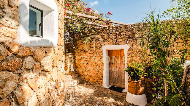 Magnifique propriété de luxe à Ibiza avec 5 maisons + 4 piscines + court de tennis sur 180.000m2 de terrain clôturé à vendre, Ibiza - Magnifique propriété de luxe à Ibiza avec 5 maisons + 4 piscines + court de tennis sur 180.000m2 de terrain clôturé à louer, Ibiza
