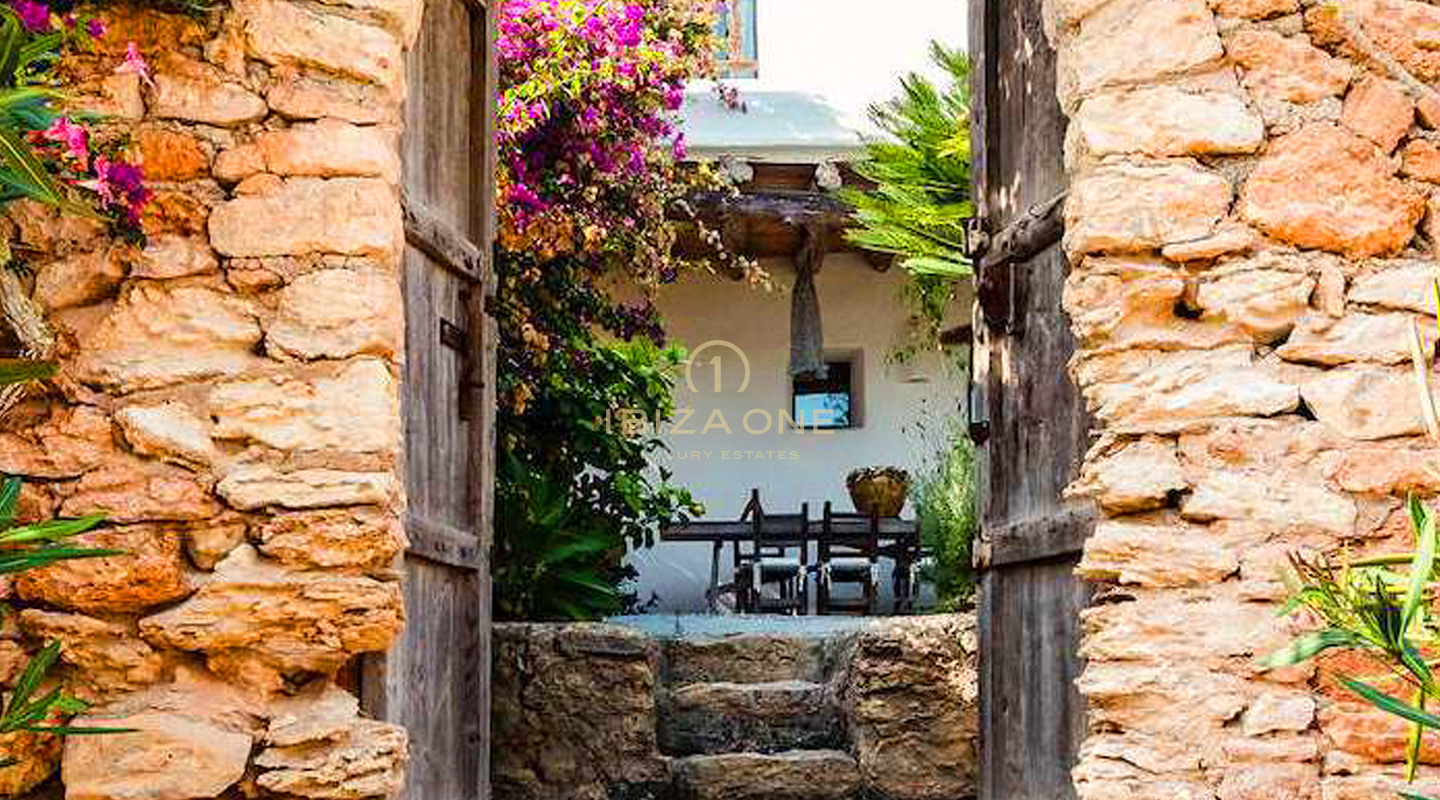 Magnifique propriété de luxe à Ibiza avec 5 maisons + 4 piscines + court de tennis sur 180.000m2 de terrain clôturé à vendre, Ibiza - Magnifique propriété de luxe à Ibiza avec 5 maisons + 4 piscines + court de tennis sur 180.000m2 de terrain clôturé à louer, Ibiza