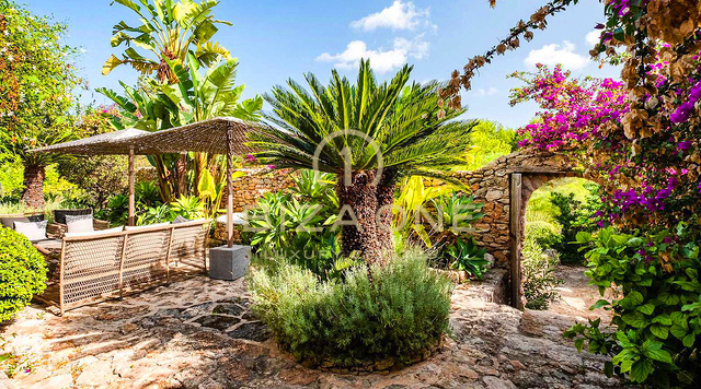 Magnifica proprietà di lusso a Ibiza con 5 case + 4 piscine + campo da tennis su 180.000 m2 di terreno recintato in vendita, Ibiza - Magnifica proprietà di lusso a Ibiza con 5 case + 4 piscine + campo da tennis su 180.000 m2 di terreno recintato in affitto, Ibiza