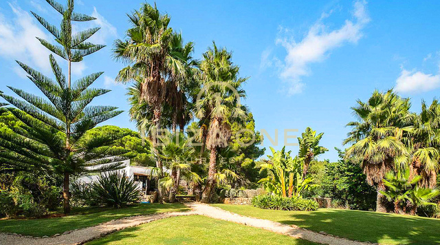 Magnifique propriété de luxe à Ibiza avec 5 maisons + 4 piscines + court de tennis sur 180.000m2 de terrain clôturé à vendre, Ibiza - Magnifique propriété de luxe à Ibiza avec 5 maisons + 4 piscines + court de tennis sur 180.000m2 de terrain clôturé à louer, Ibiza
