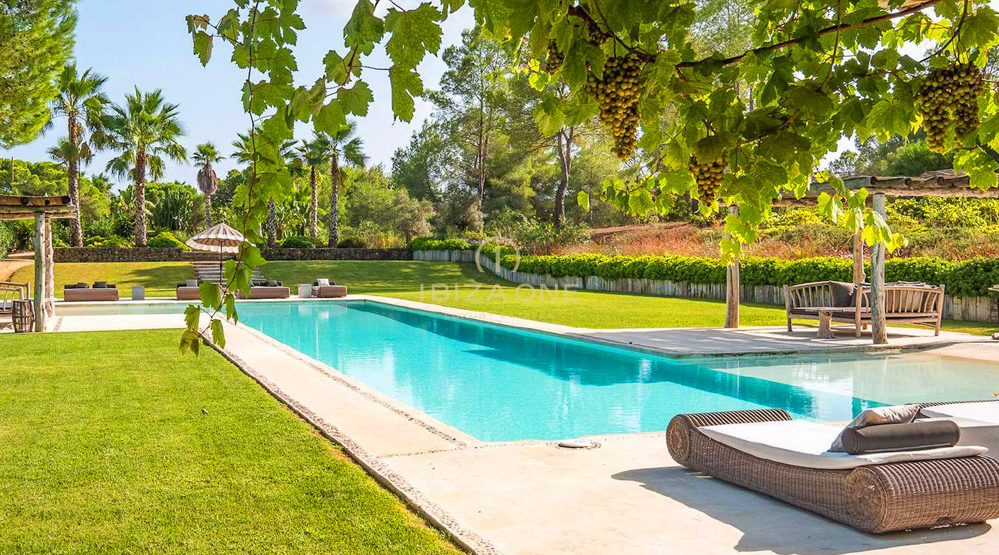 Magnifica proprietà di lusso a Ibiza con 5 case + 4 piscine + campo da tennis su 180.000 m2 di terreno recintato in vendita, Ibiza - Magnifica proprietà di lusso a Ibiza con 5 case + 4 piscine + campo da tennis su 180.000 m2 di terreno recintato in affitto, Ibiza