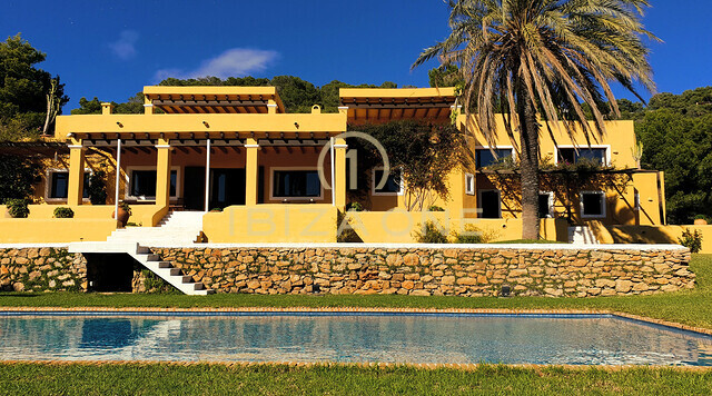 Très grande finca à Ibiza avec vue sensationnelle sur la mer, vues sur Ibiza et Formentera sur 40.000m2 de terrain très proche d'Ibiza à vendre, Ibiza - Très grande finca à Ibiza avec vue sensationnelle sur la mer, vues sur Ibiza et Formentera sur 40.000m2 de terrain très proche d'Ibiza à louer, Ibiza