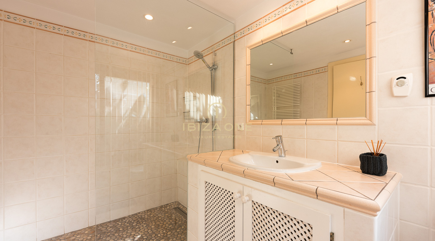Villa mediterránea en Ibiza con vistas al mar y al atardecer en venta, Ibiza - Villa mediterránea en Ibiza con vistas al mar y al atardecer en alquiler, Ibiza