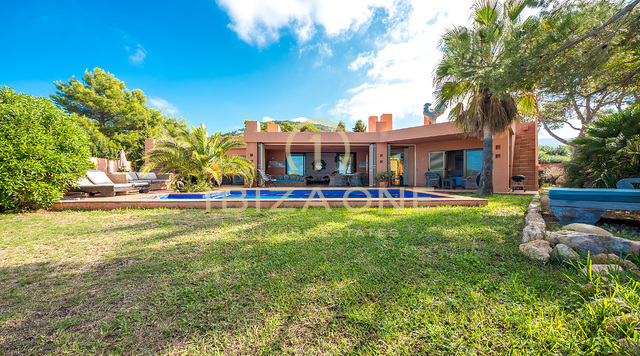 Villa méditerranéenne à Ibiza avec vue sur la mer et le coucher du soleil à vendre, Ibiza - Villa méditerranéenne à Ibiza avec vue sur la mer et le coucher du soleil à louer, Ibiza